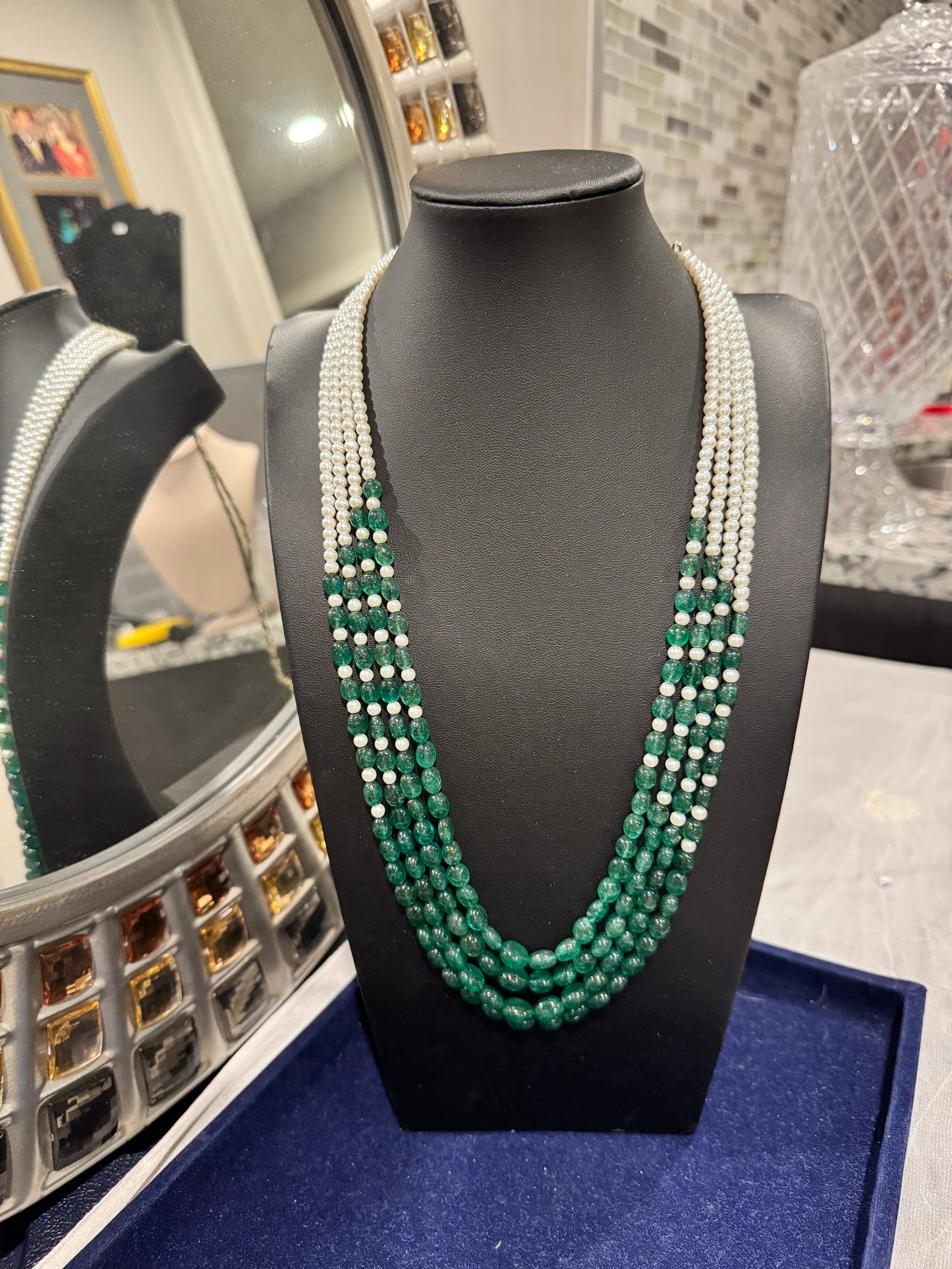 Designer Emerald oval shape and pearls necklace
