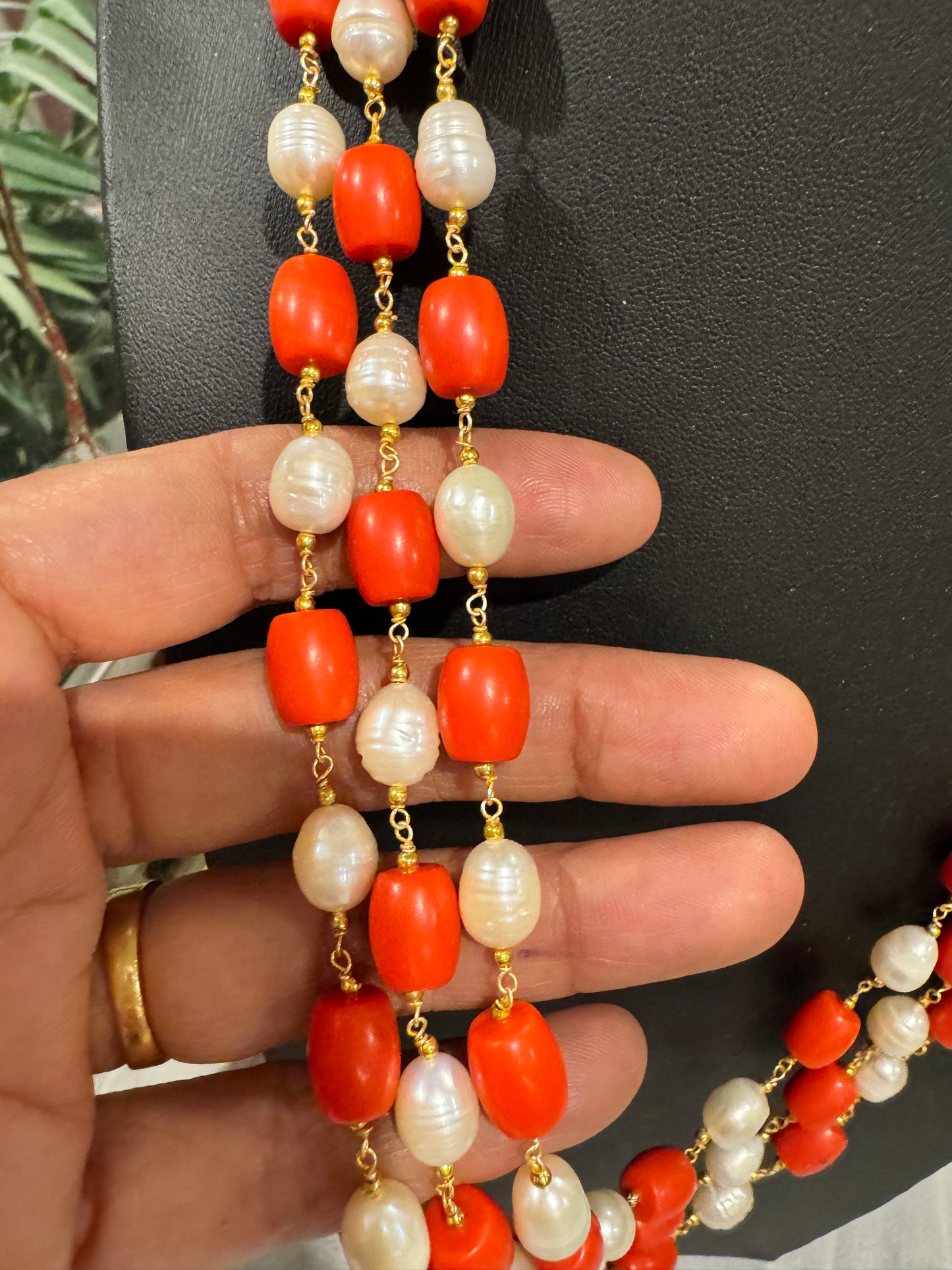 Corals drum and freshwater pearls in chain necklace
