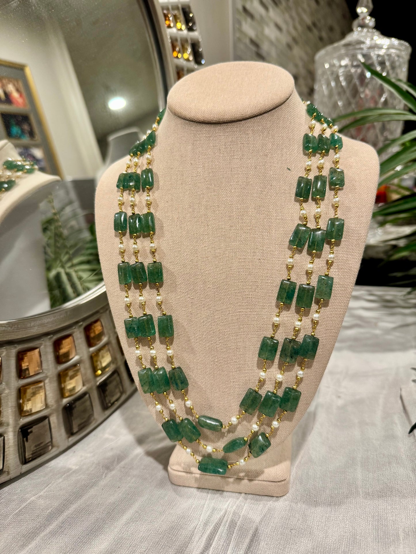 Rectangle shape green strawberry quarts and pearls necklace