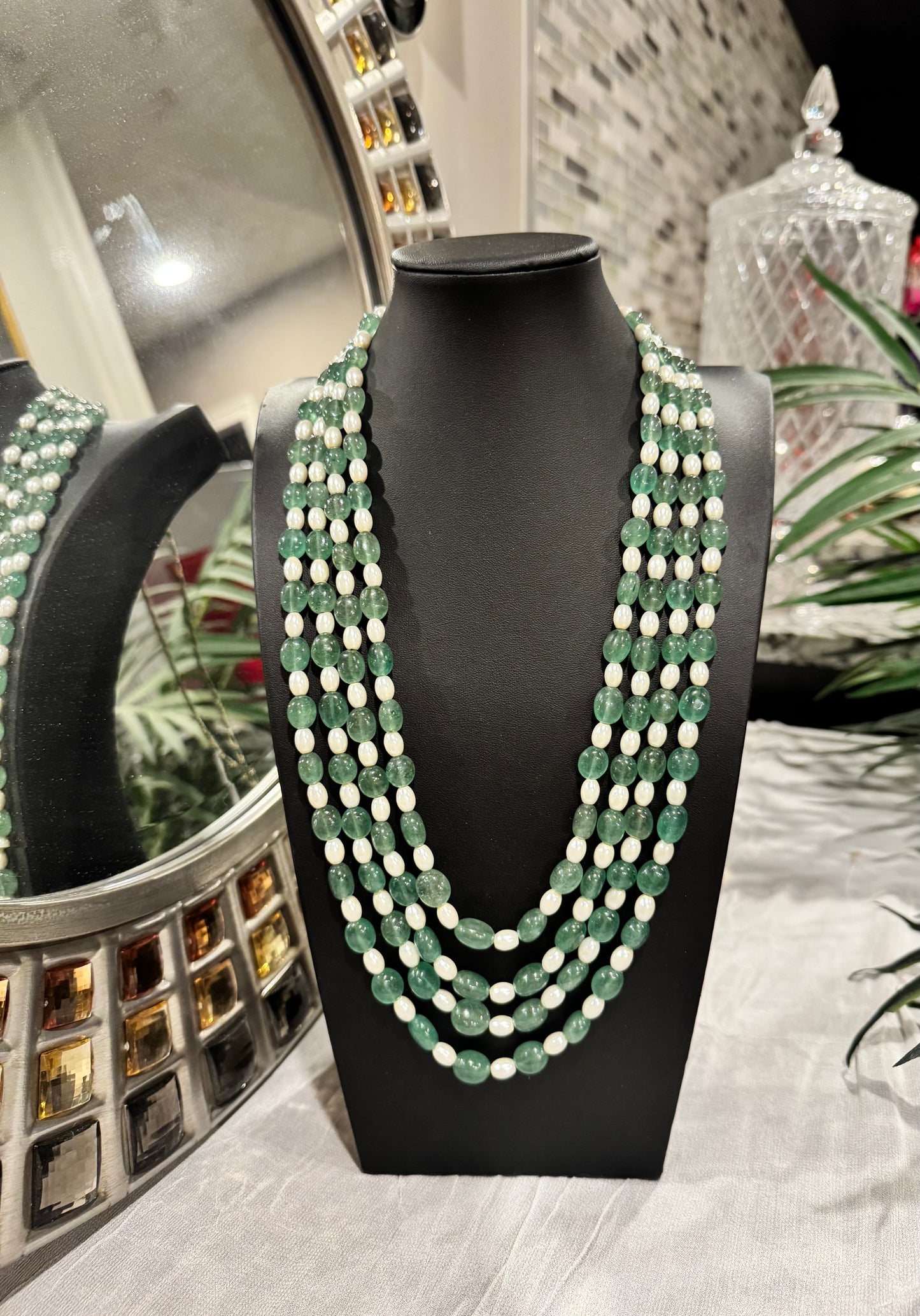 Green strawberry quartz oval and pearls necklace