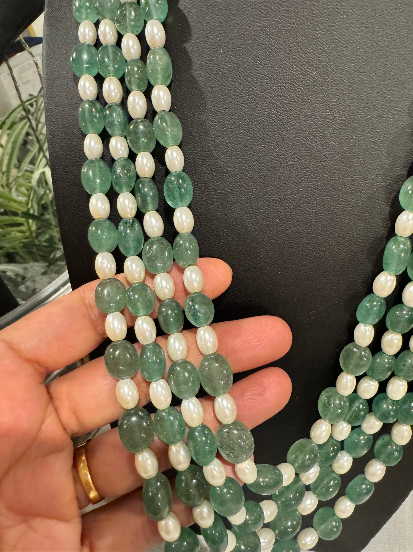 Green strawberry quartz oval and pearls necklace