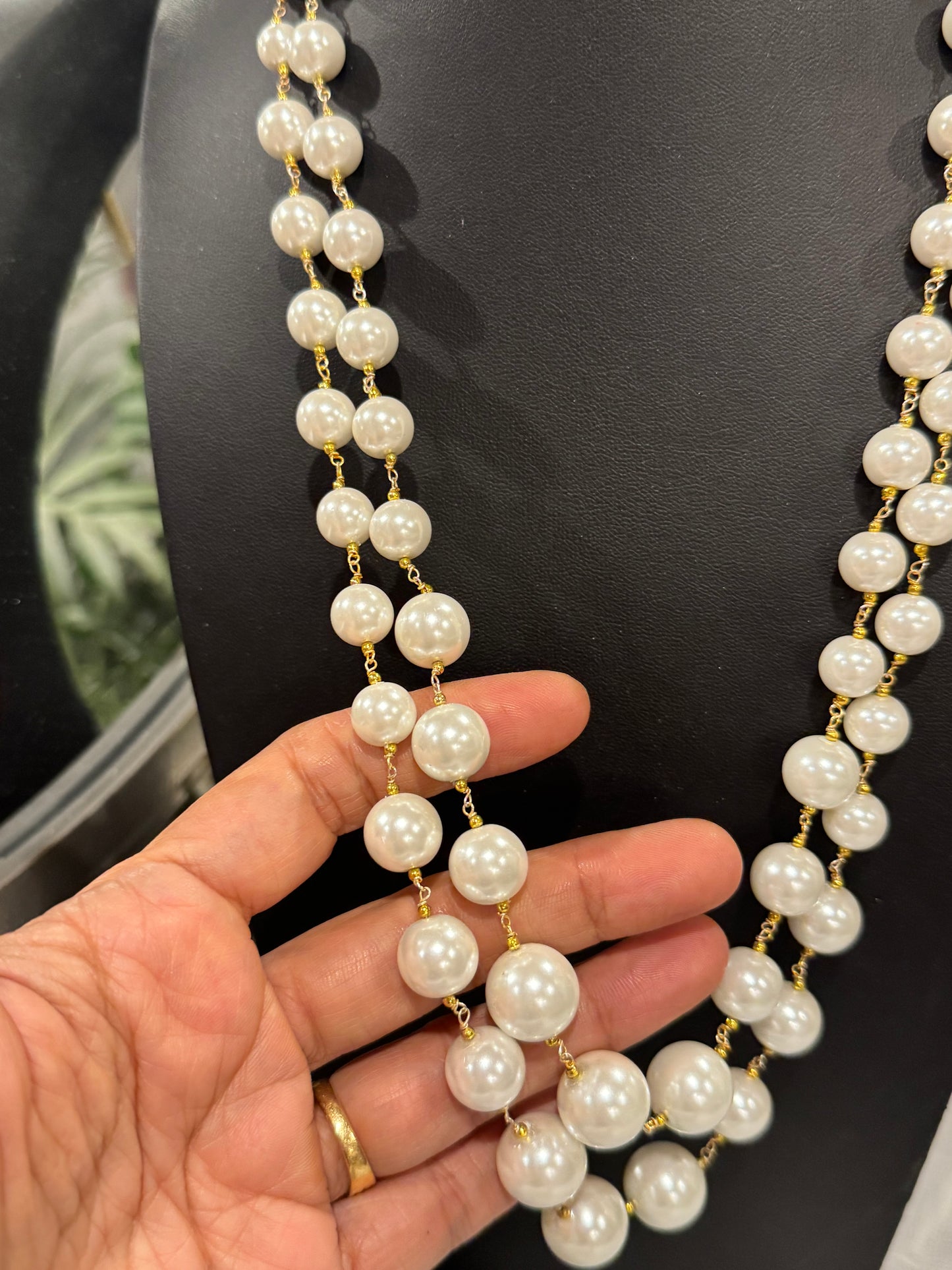 Shell Pearls round necklace in chain