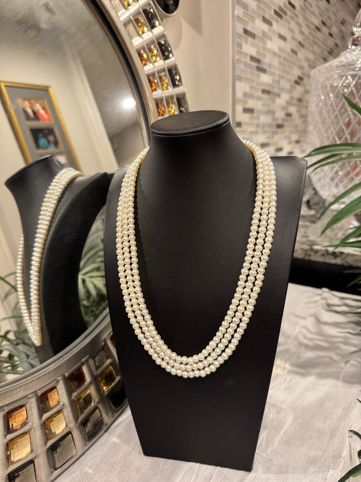 Shell Pearls round shape necklace 6mm medium size