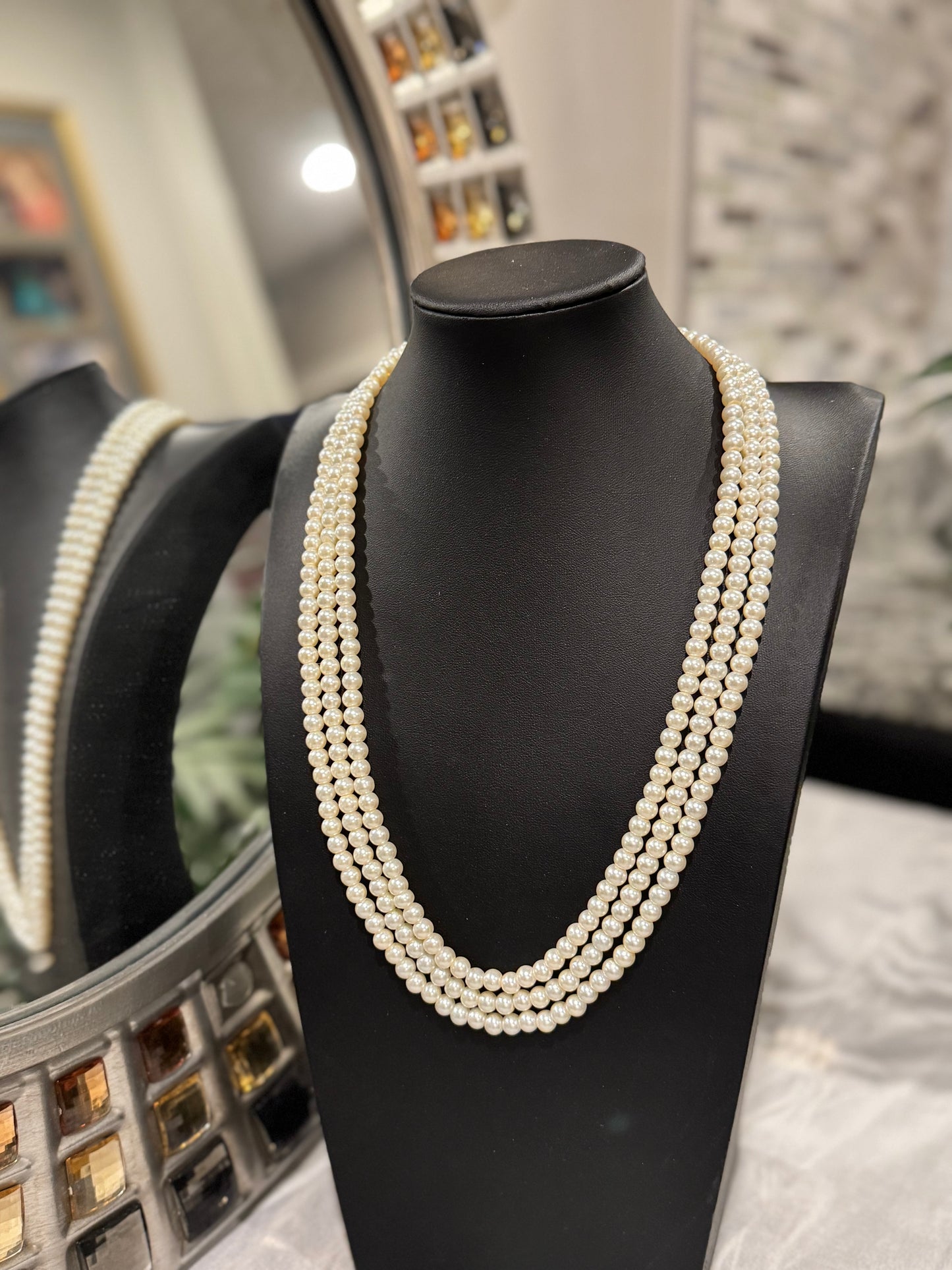 Shell Pearls round shape necklace 6mm medium size