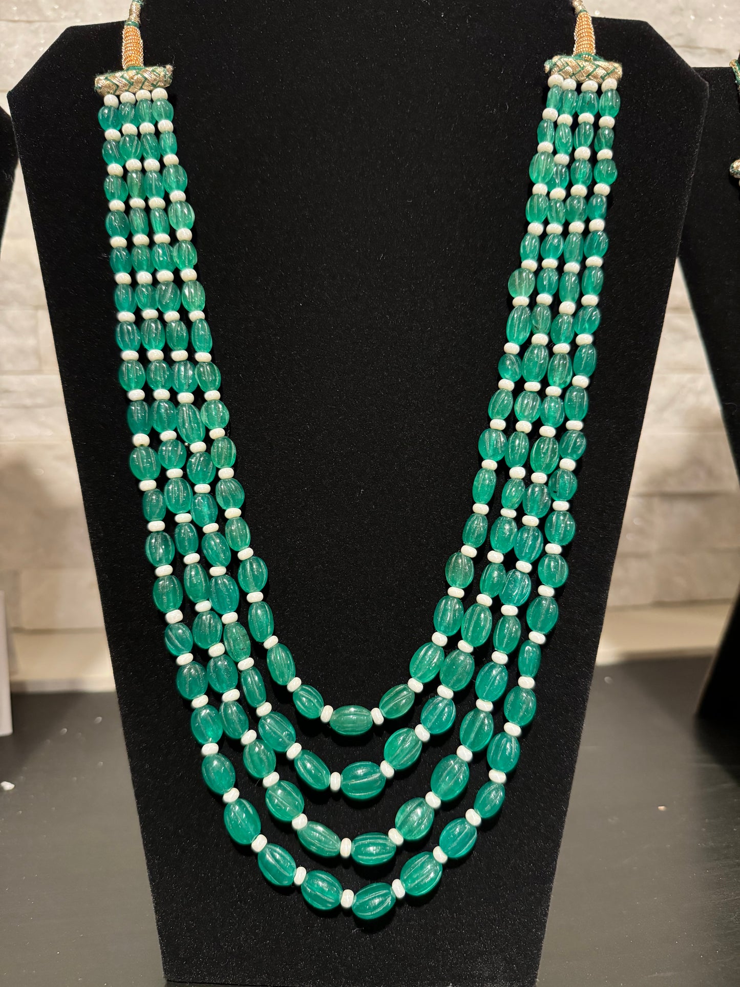 Emerald oval carving necklace