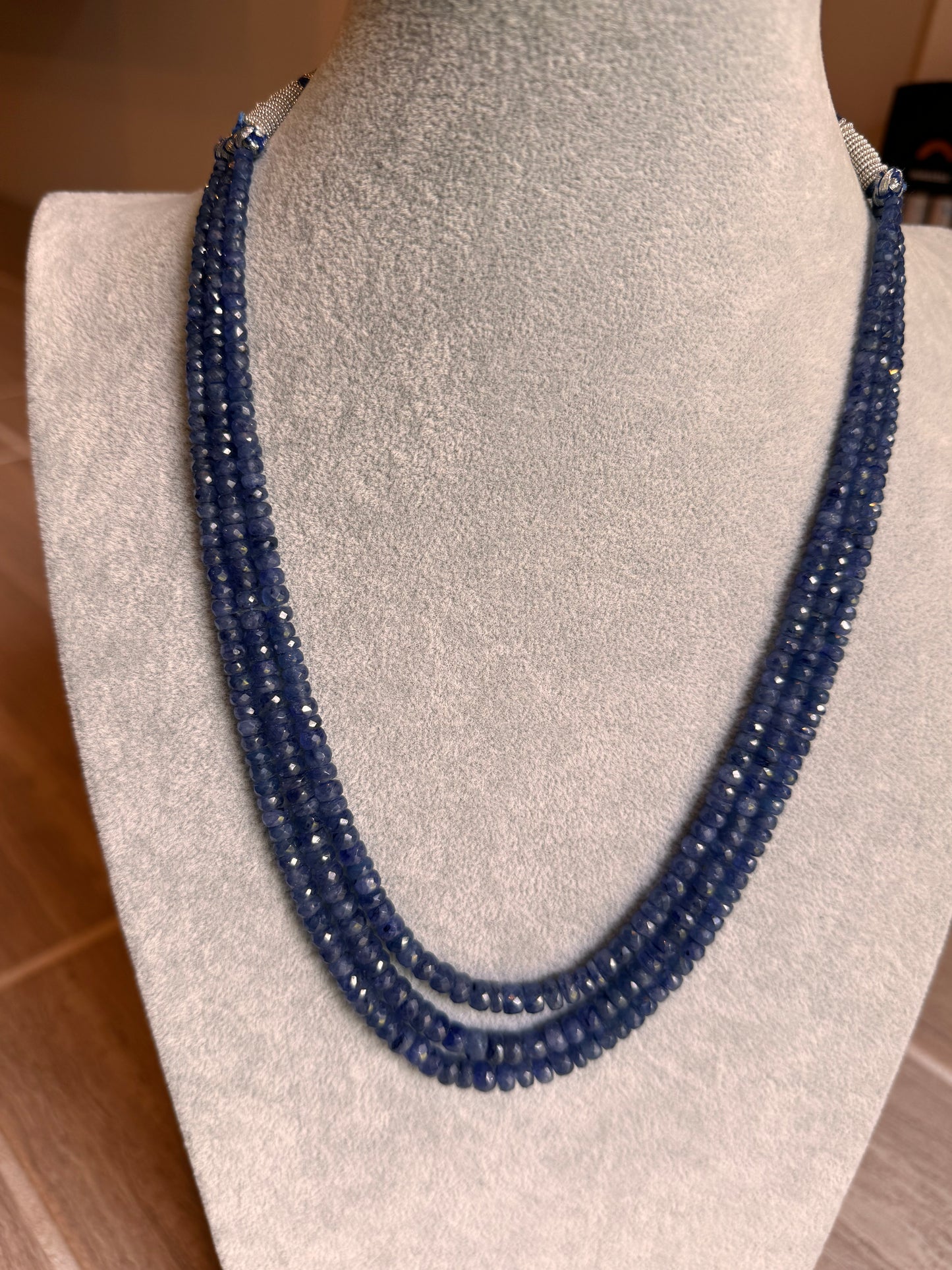 Blue sapphire cut finish necklace