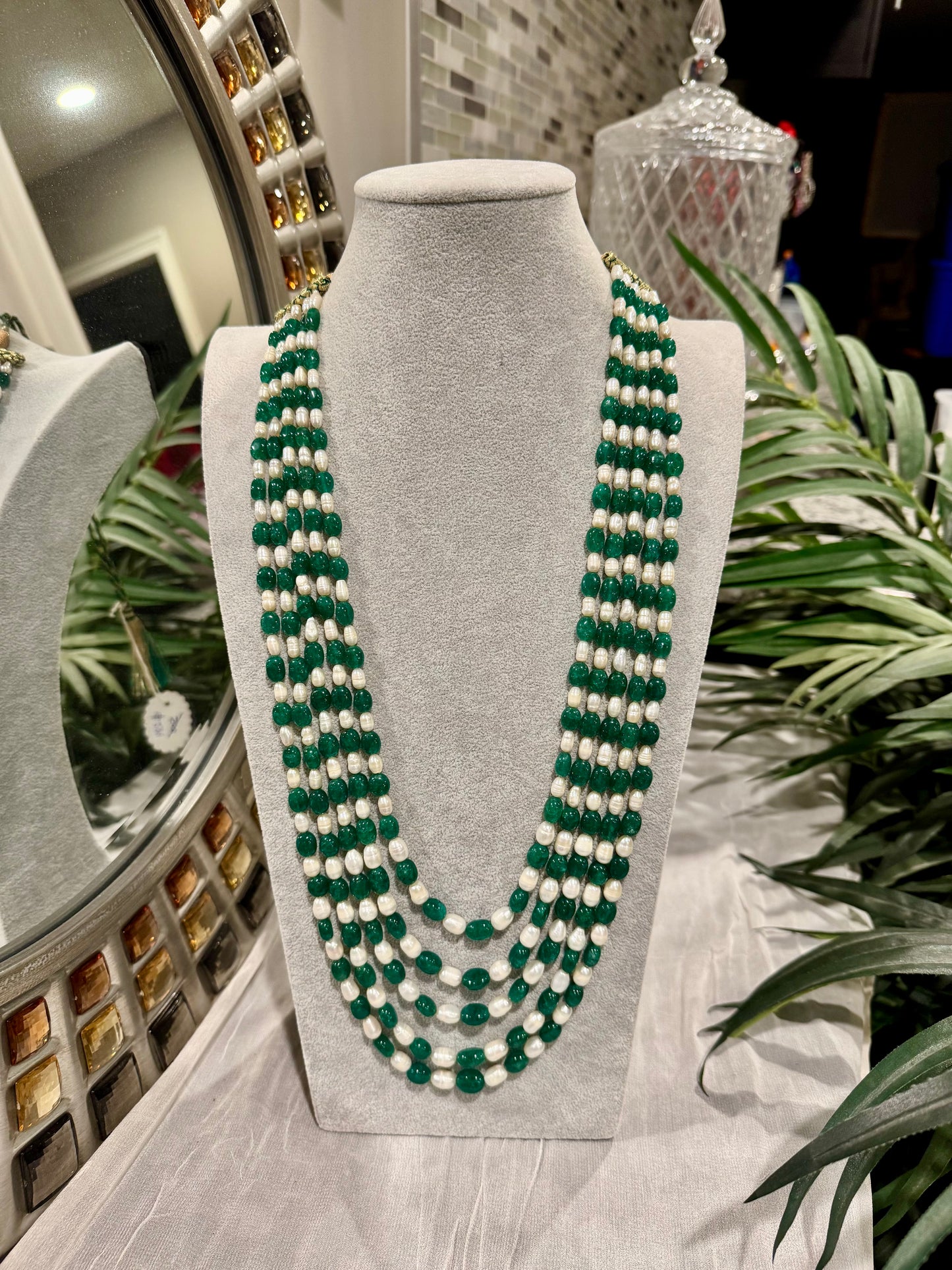 Emerald and freshwater pearls necklace