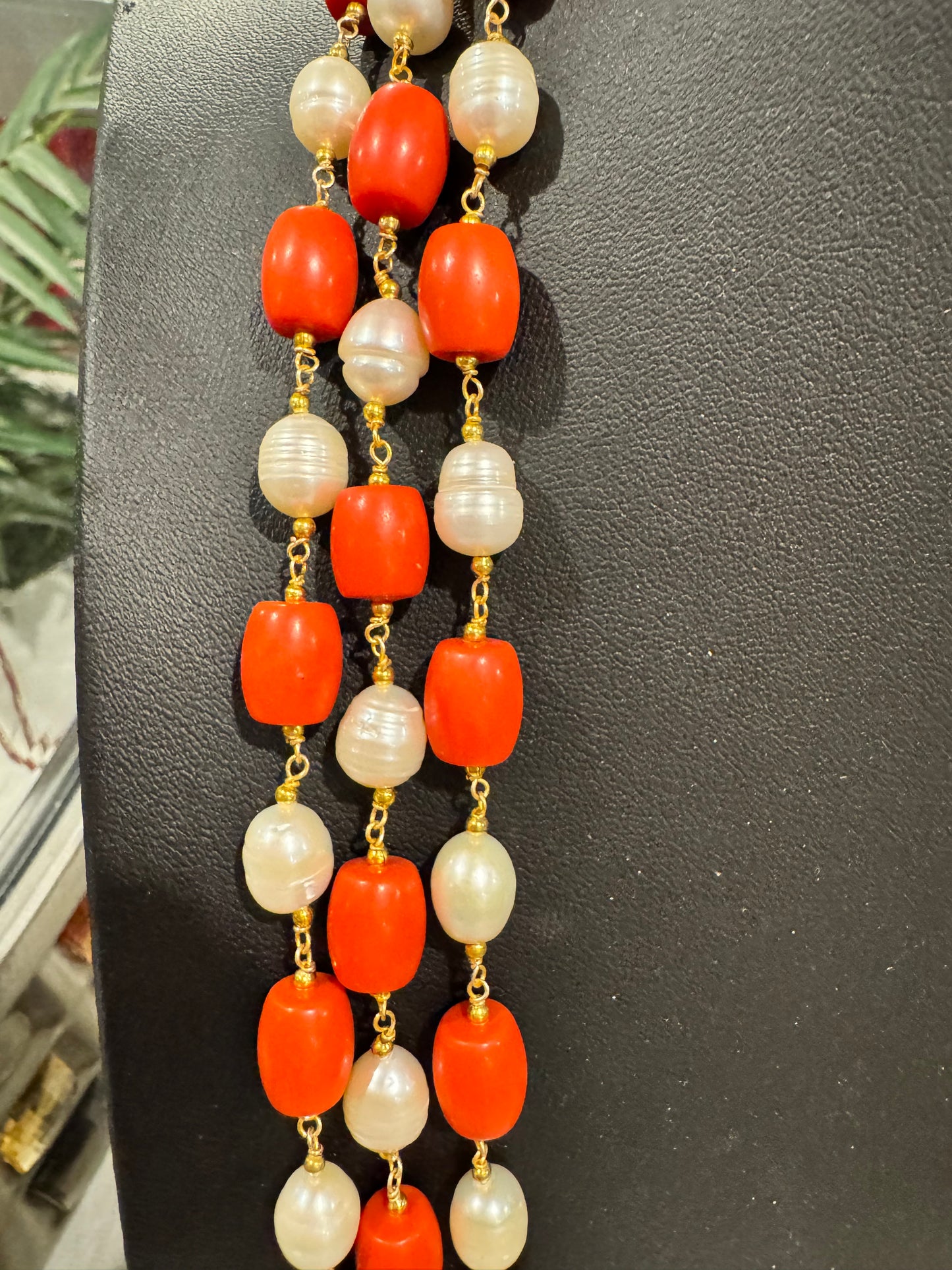 Corals drum and freshwater pearls in chain necklace