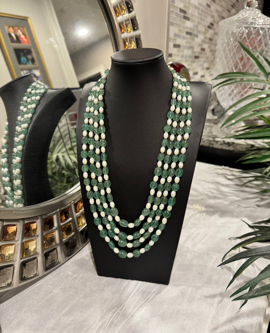 Green strawberry quartz oval and pearls necklace