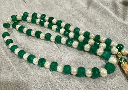 Emerald cut finish and pearls necklace