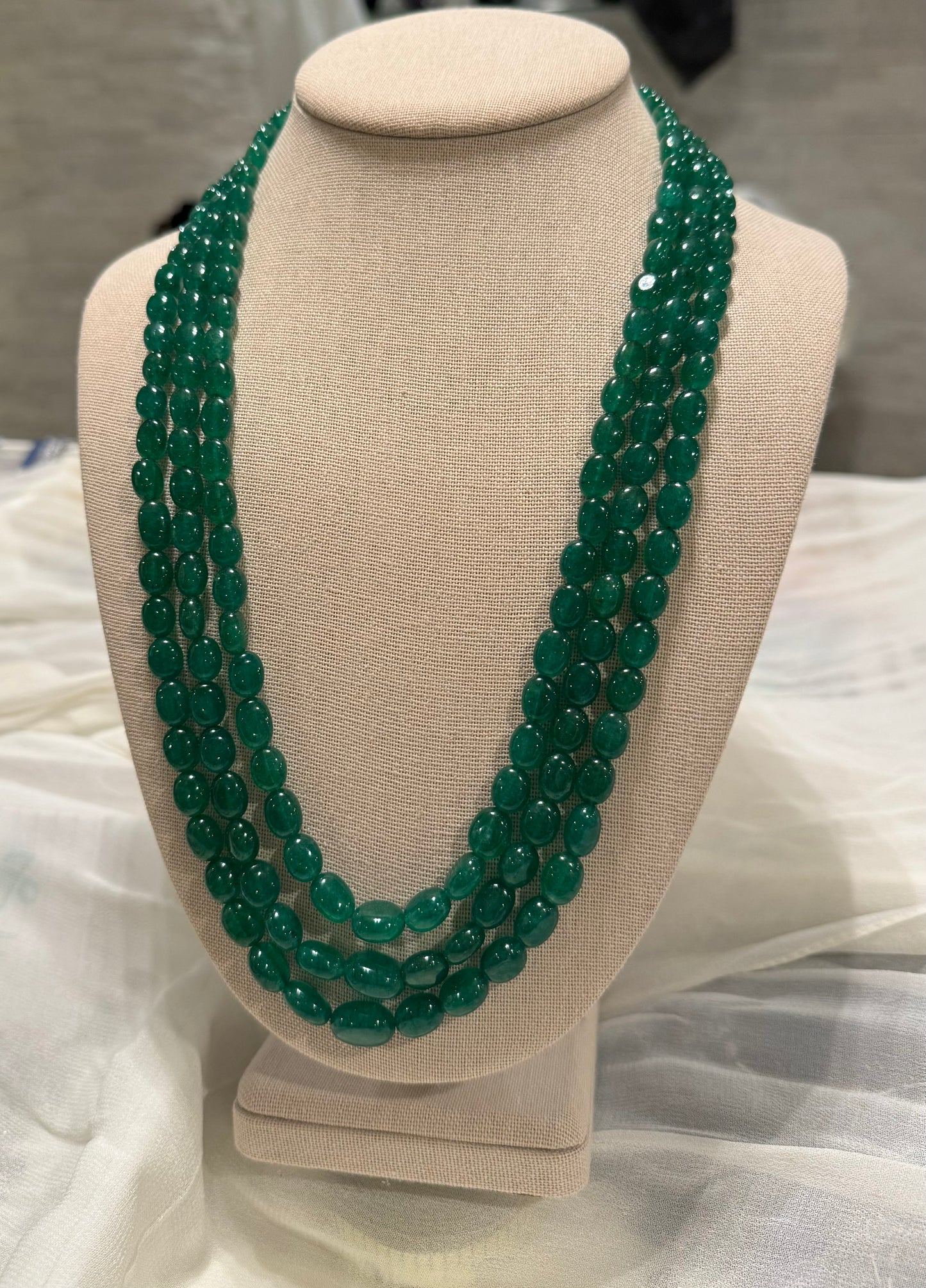 Emerald oval smooth beads neckalce