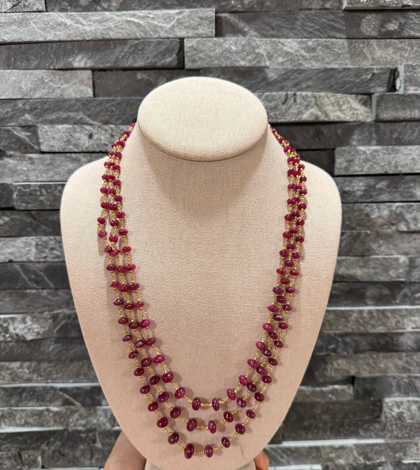 Rubies necklace in chain