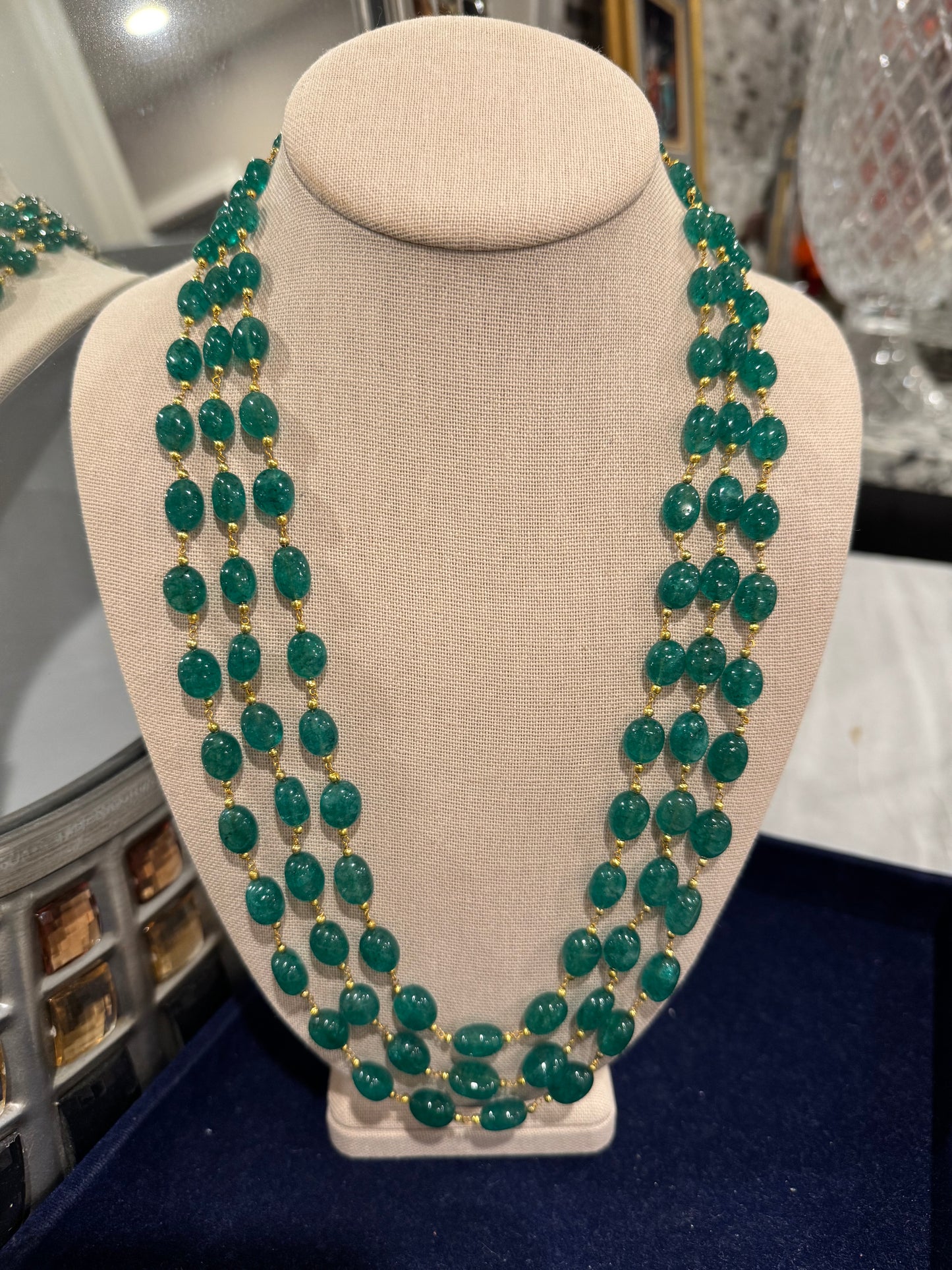 Emerald oval smooth in chain beads necklace