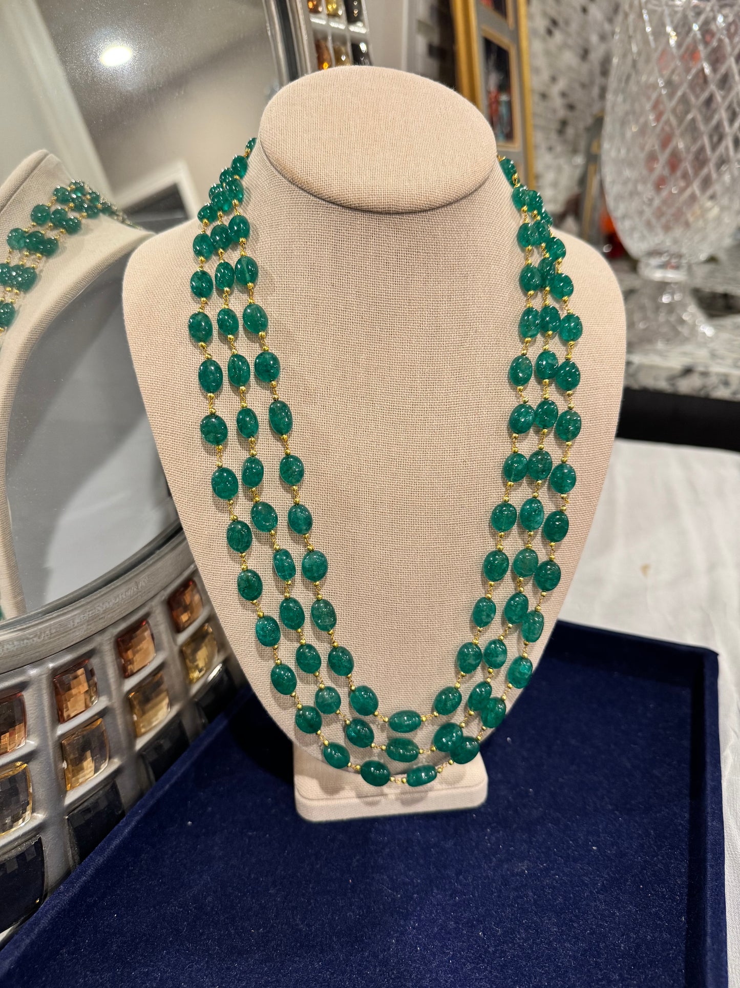 Emerald oval smooth in chain beads necklace