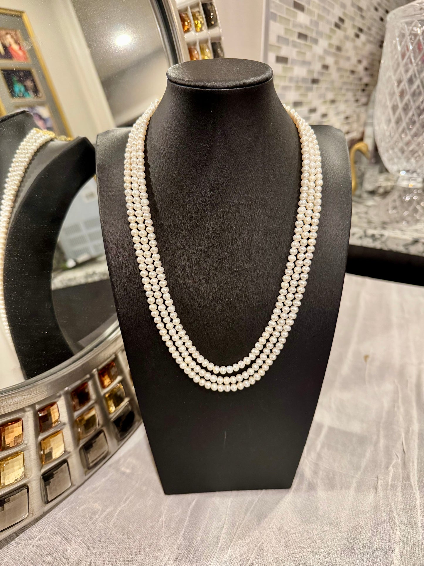 Freshwater pearls 5.5 mm round necklace