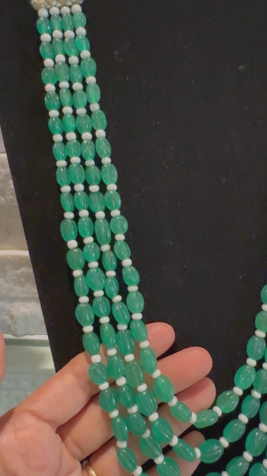 Emerald oval carving necklace